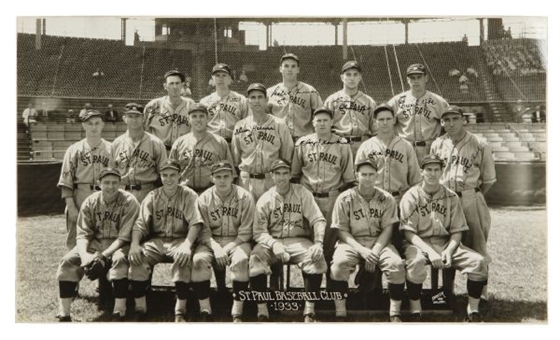 1933 St. Paul Saints Team Signed 11x19 Photograph With (17) Signatures